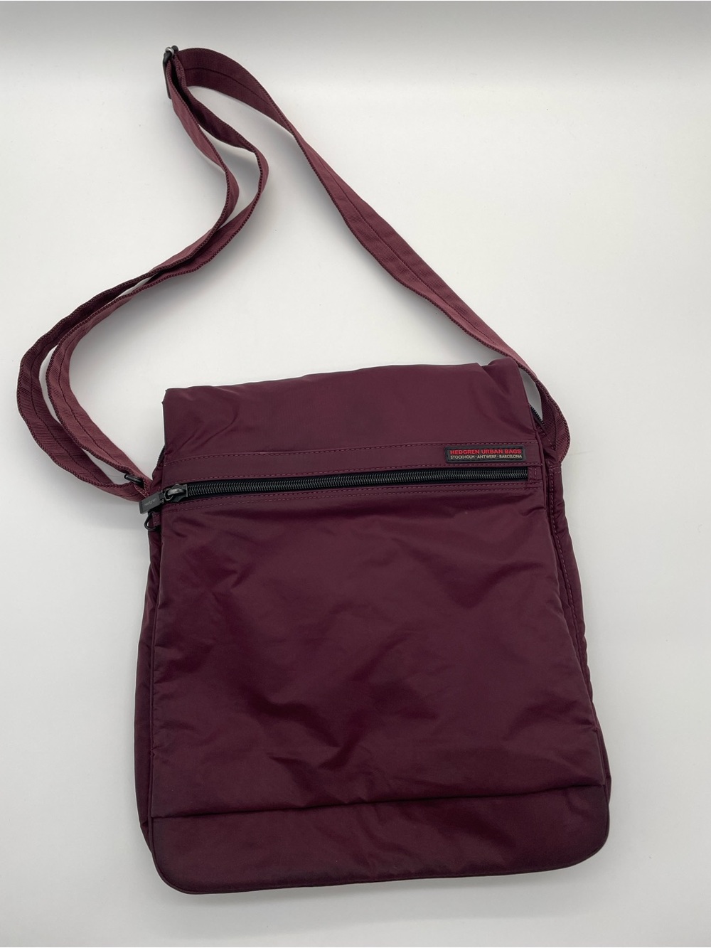 Hedgren Urban Bags Burgundy Messenger Crossbody Bag Lightweight Travel Organizer